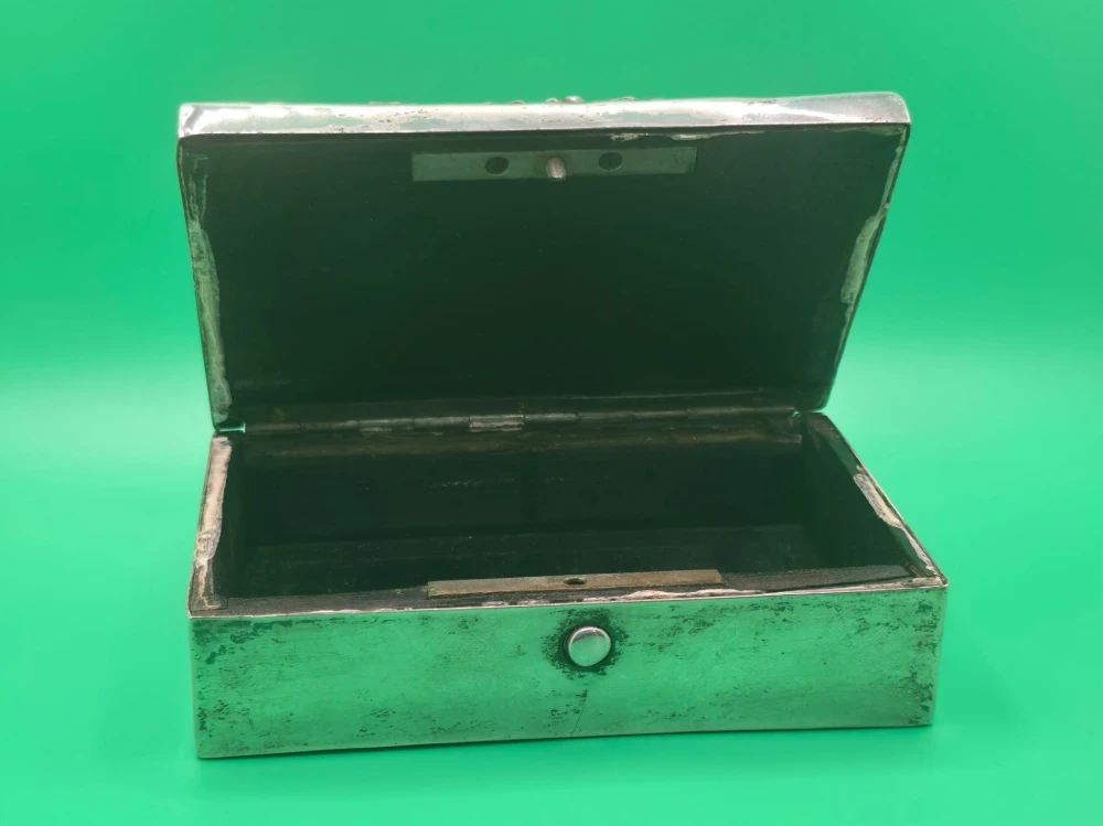 Antike Metallkassette Ankauf Wien – alte Geldkassette aus Metall