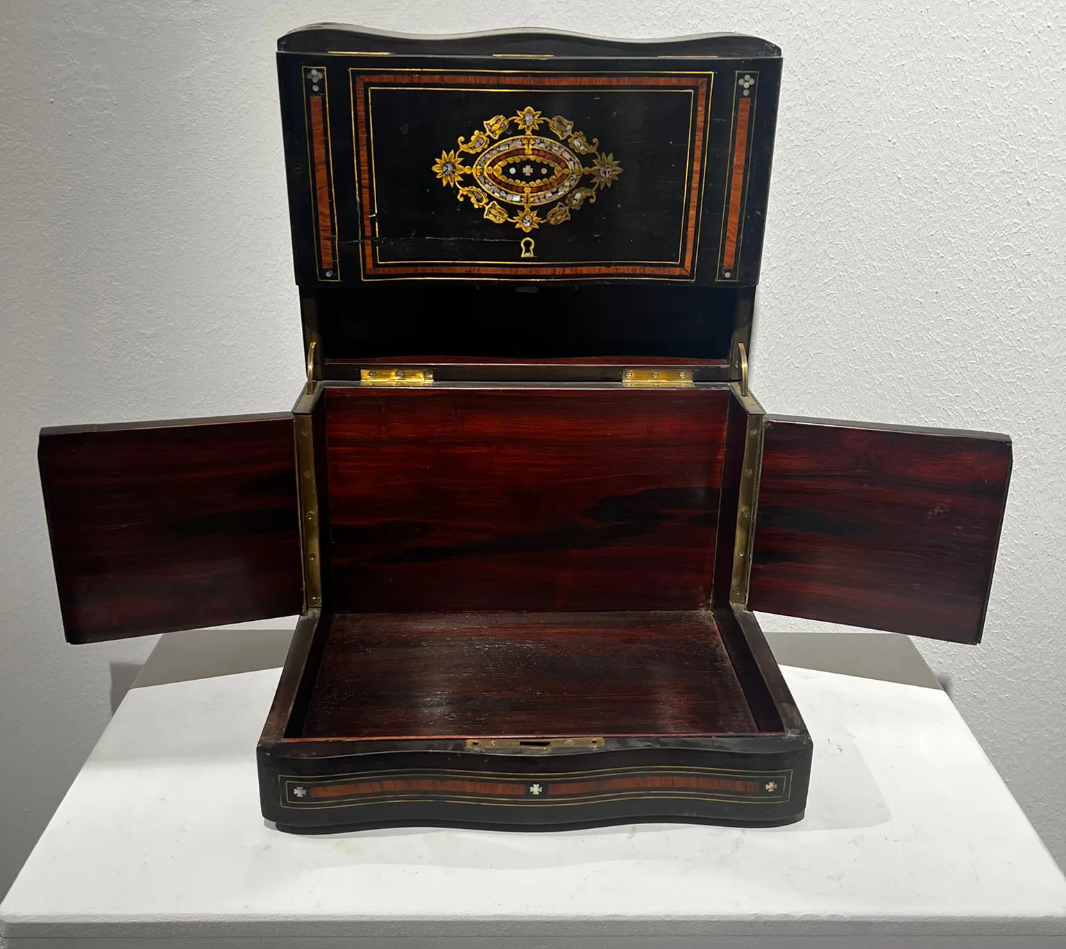 Antike Schmuckschatulle aus Holz mit Intarsien